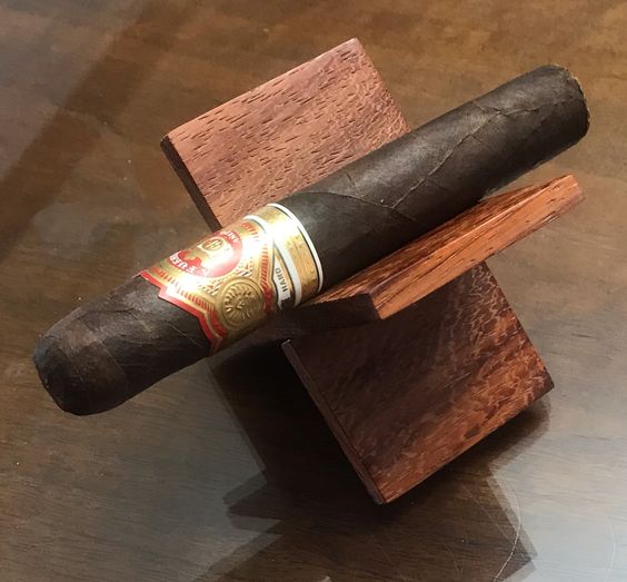 Collapsible Travel Cigar Stand